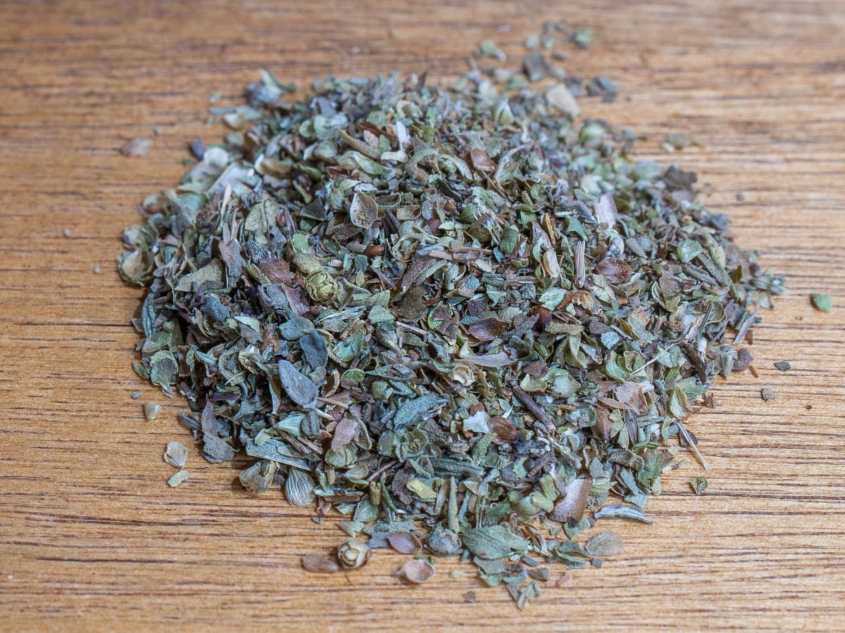 An Italian seasoning blend of mixed dried green herb flakes