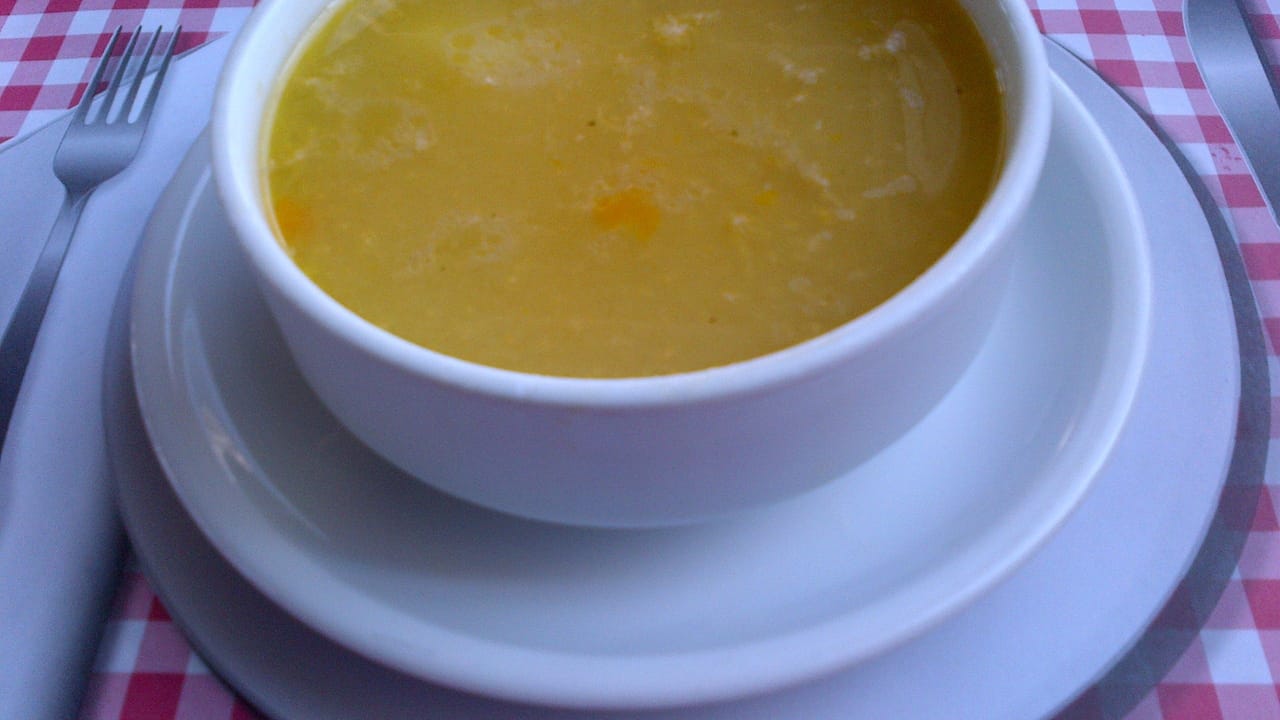 Clarifying Consommé with a Raft