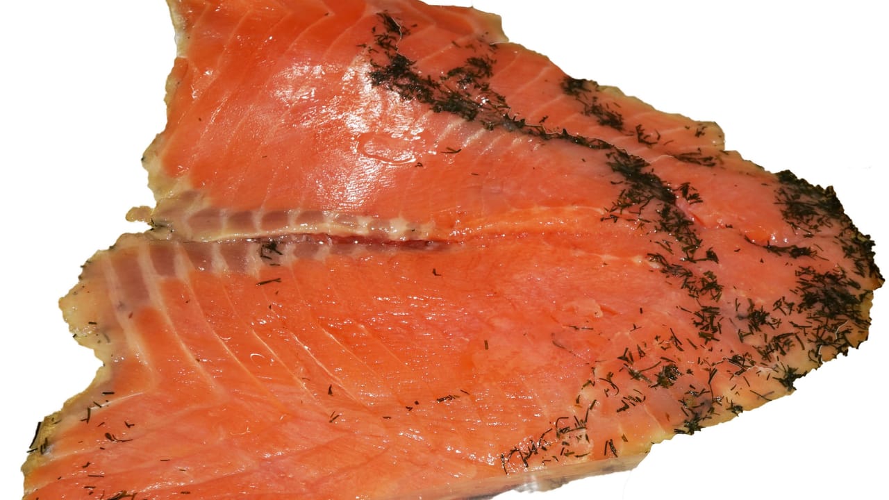 Curing Gravlax