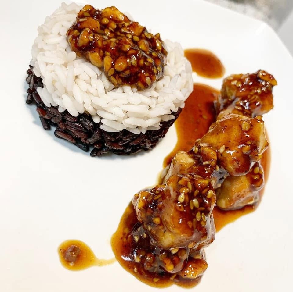 Glazed pan-cooked pork bites on black rice